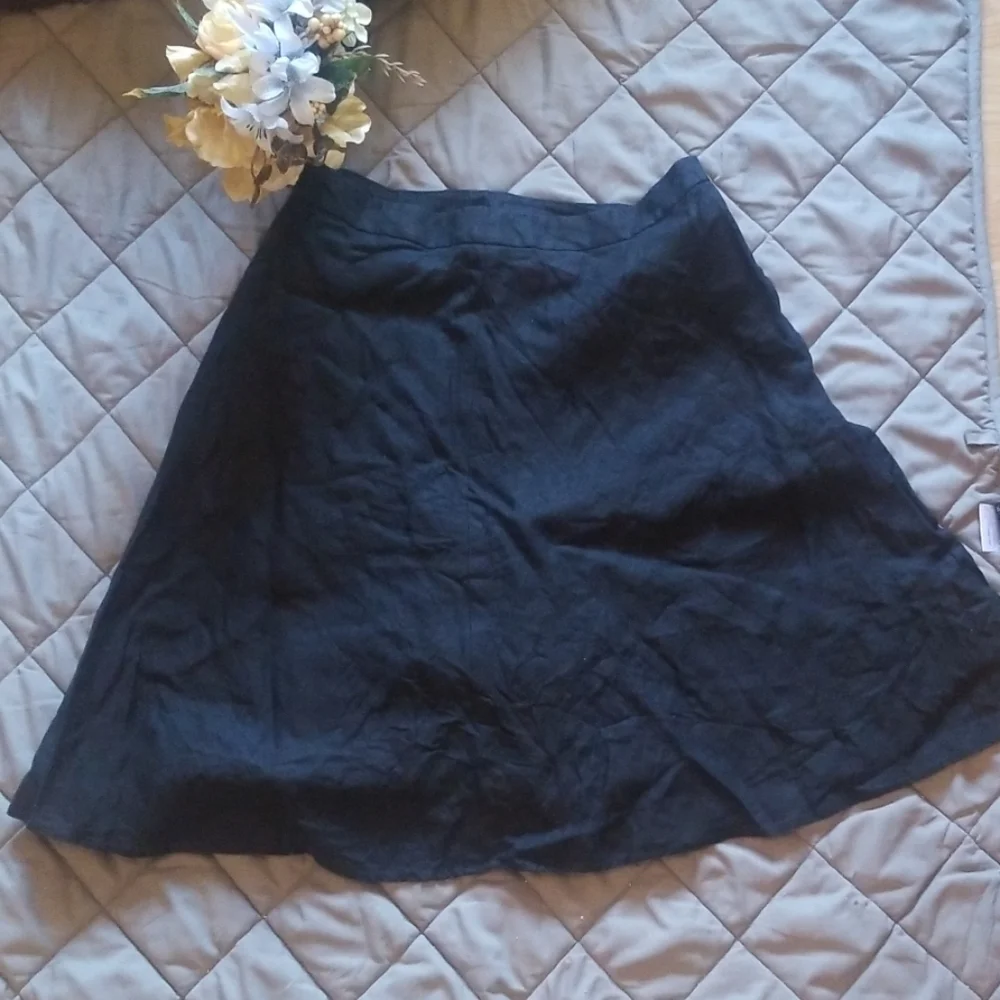 C12-BANANA REPUBLIC: SIZE 4 BLACK SKIRT - Picture 1 of 2